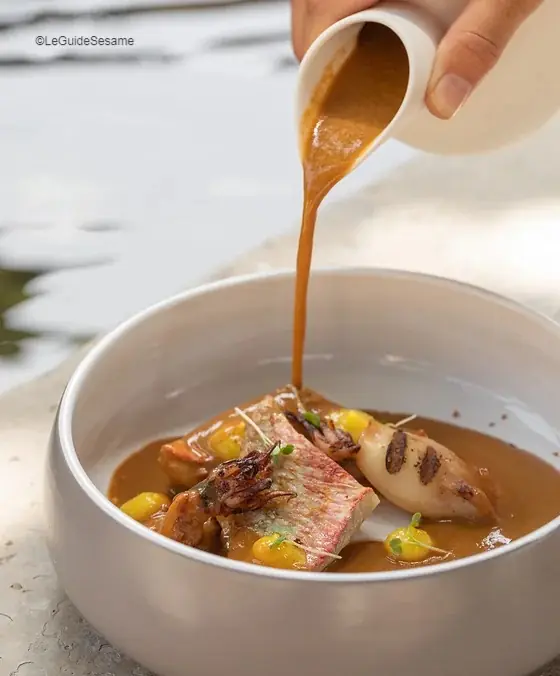 Le jus versé sur le rouget